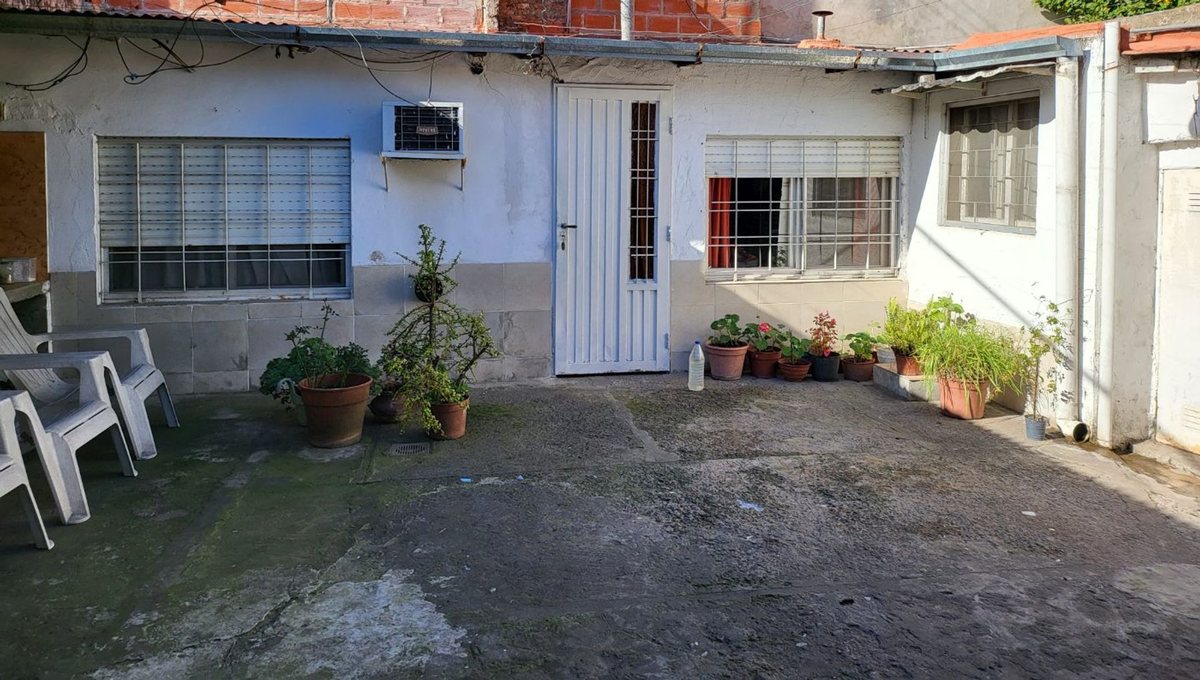 CASA 3 AMBIENTES EN VENTA EN GLEW CON PATIO Y PH