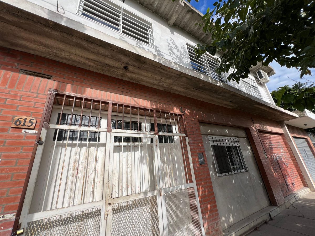 VENTA CASA 4 AMB. MERLO LIBERTAD CON LOCAL