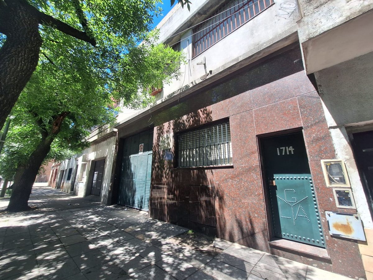 VENTA GALPON TRES PLANTAS 685 M2 EN BARRACAS