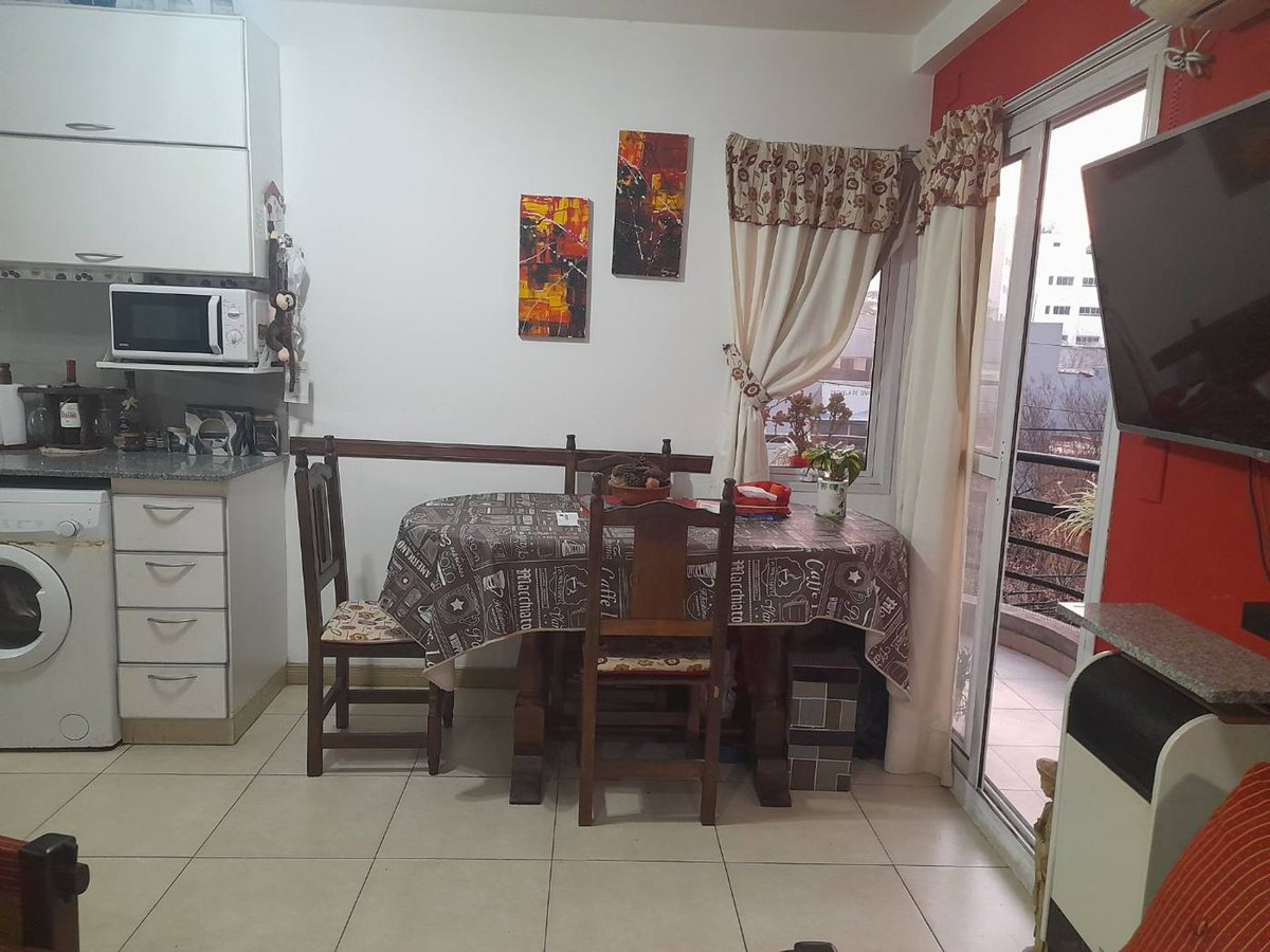 VENTA MONOAMBIENTE CASEROS CENTRO