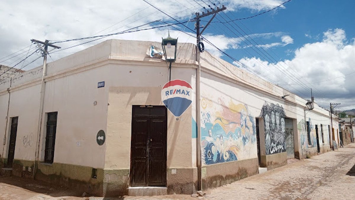 VENTA CASA CON LOCALES HUMAHUACA