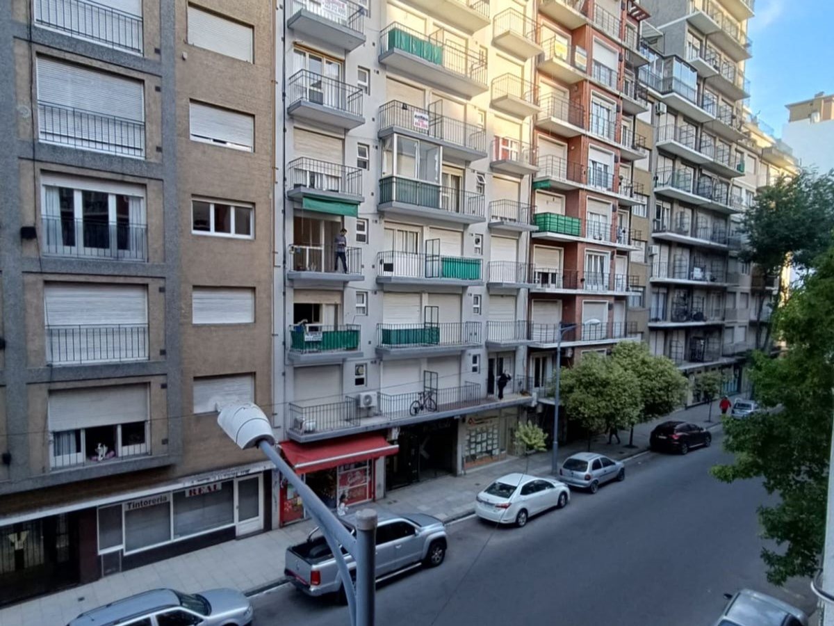 VENTA DEPARTAMENTO 2 AMBIENTES AL FRENTE CENTRO