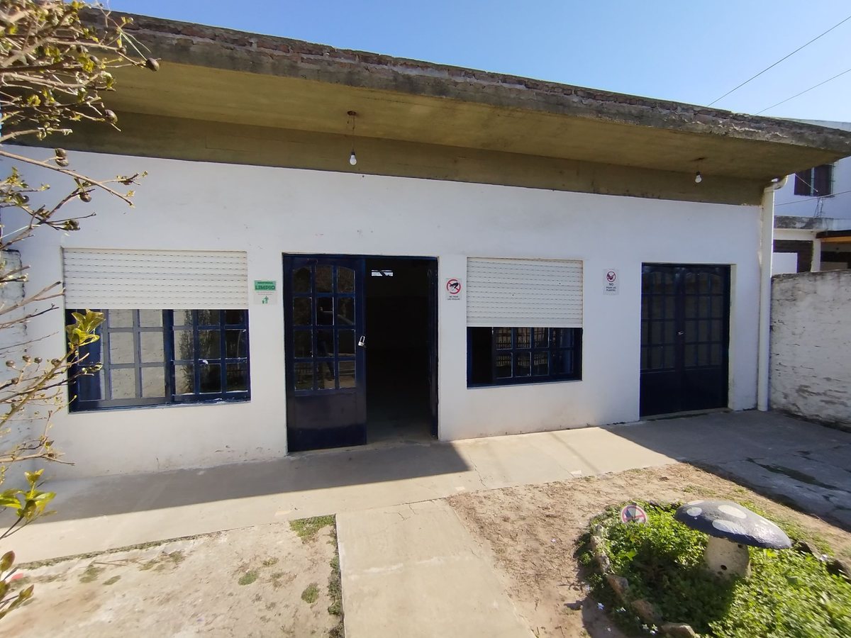 Venta de Local Salón en Mariano Acosta c parrilla