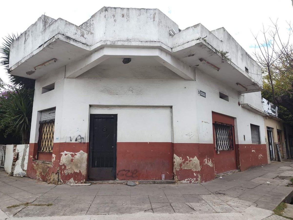 Venta  casa C/ local Pablo Podestá a refaccionar