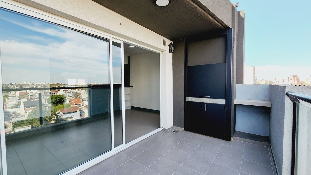 VENTA DEPTO 2 AMB CON BALCON C/ PARRILLA  -PERMUTA