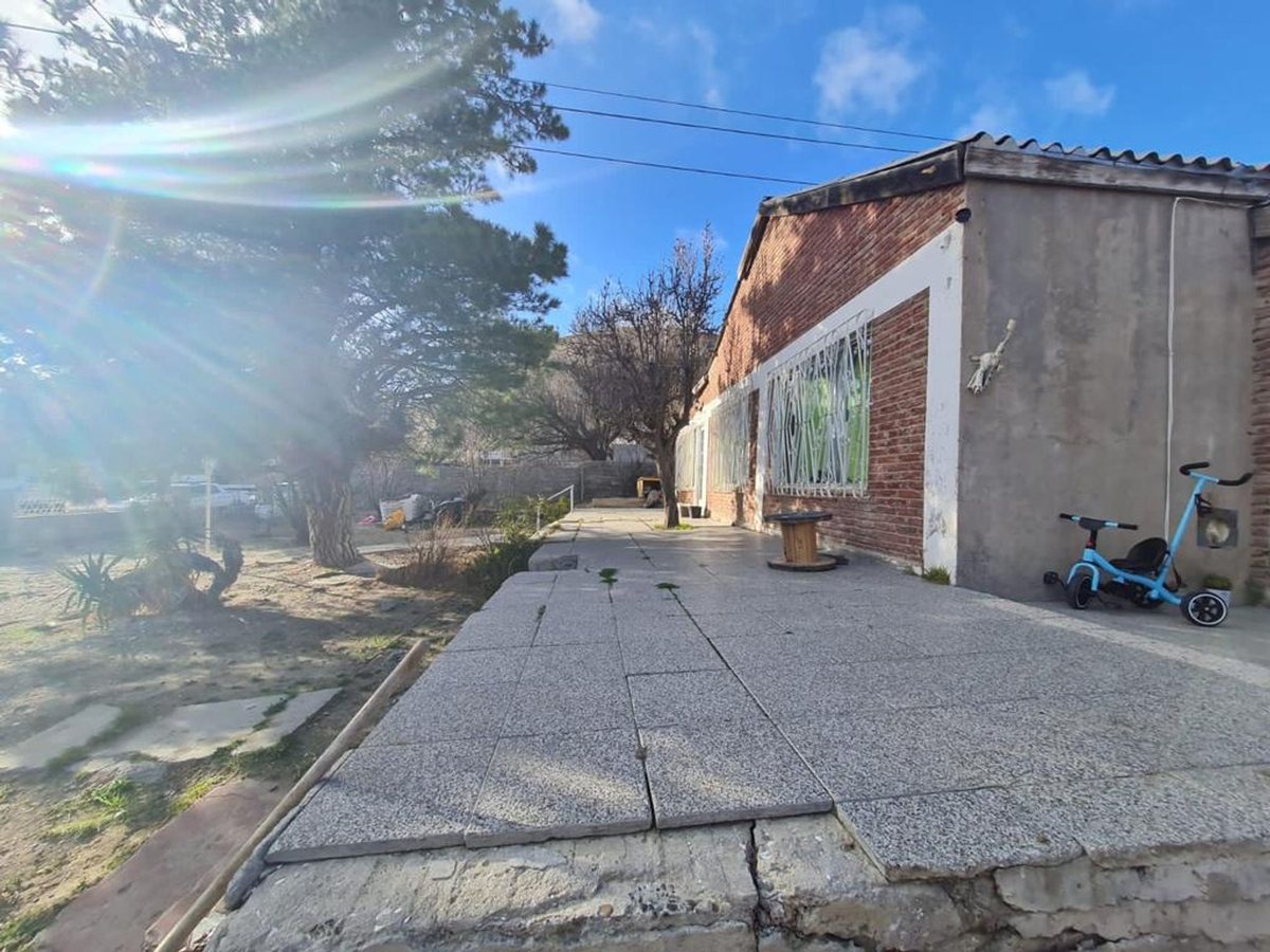 TERRENO CON VIVIENDA A DEMOLER O REFACCIONAR