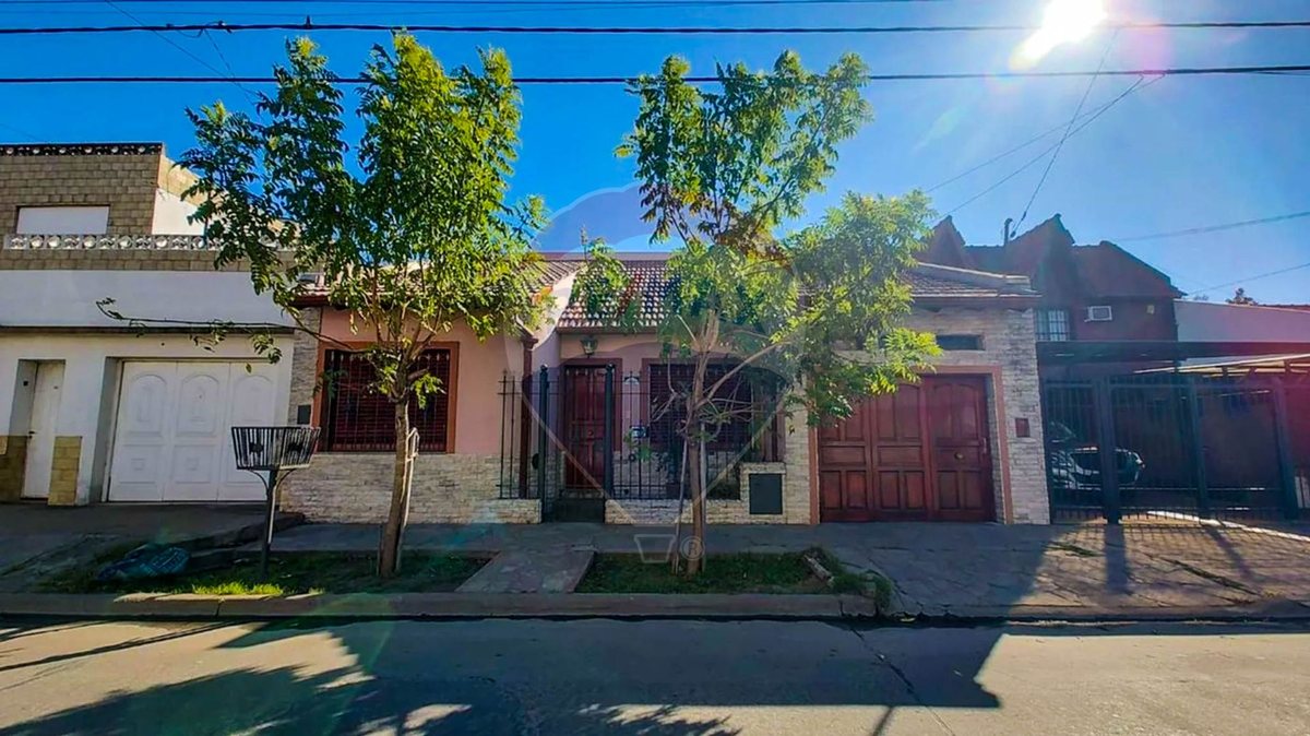 VENTA CASA 5 AMB. APTO CRÉDITO - ZÁRATE CENTRO