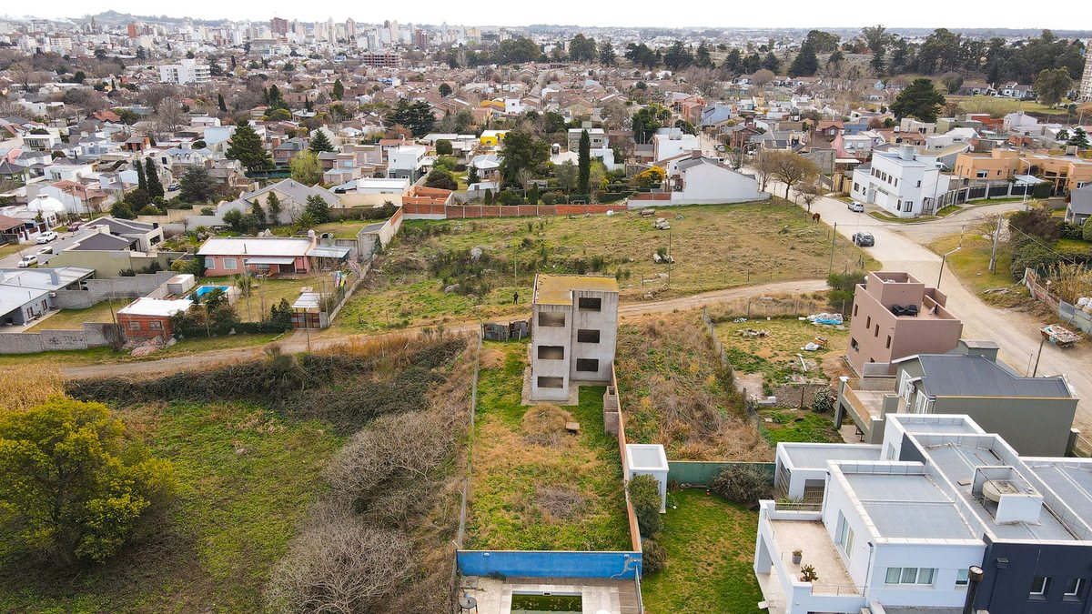 VENTA LOTE CON CONSTRUCCIÓN ZONA UNCAS