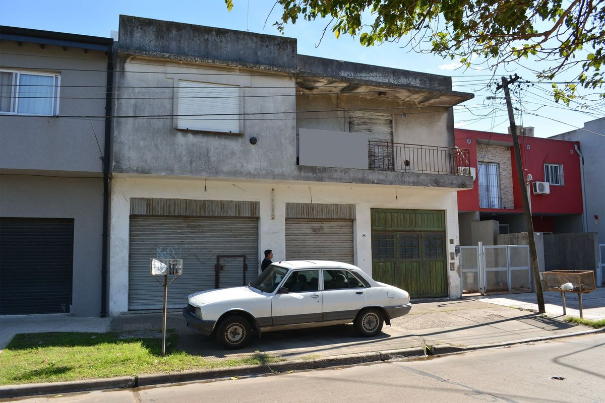 Casa Local En Venta a Refaccionar Cochera Patio