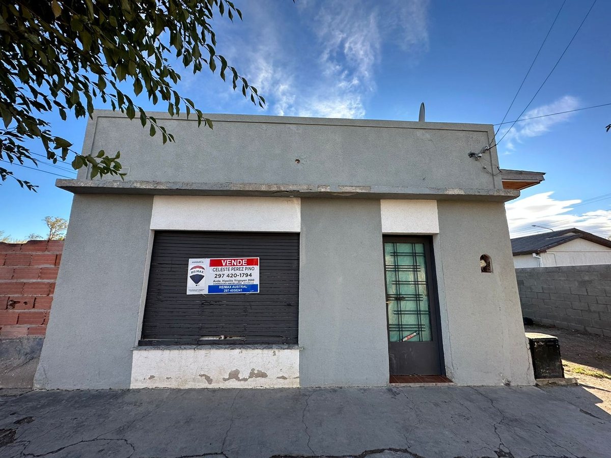 CASA CON LOCAL COMERCIAL PICO TRUNCADO