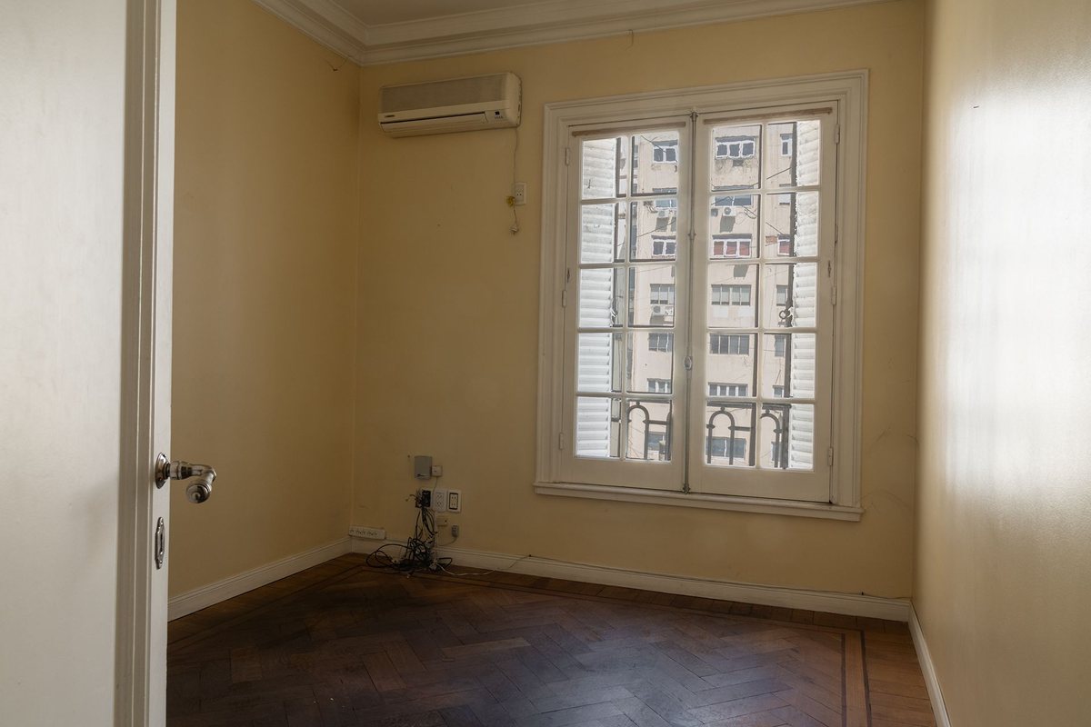 VENTA, DEPARTAMENTO 3 AMB. REFACCIONAR MICROCENTRO