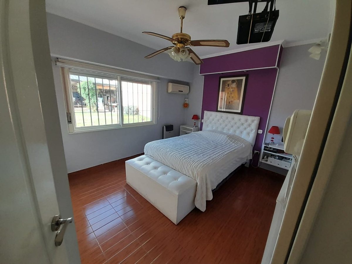 VENTA CASA 4 AMBIENTES ITUZAINGO