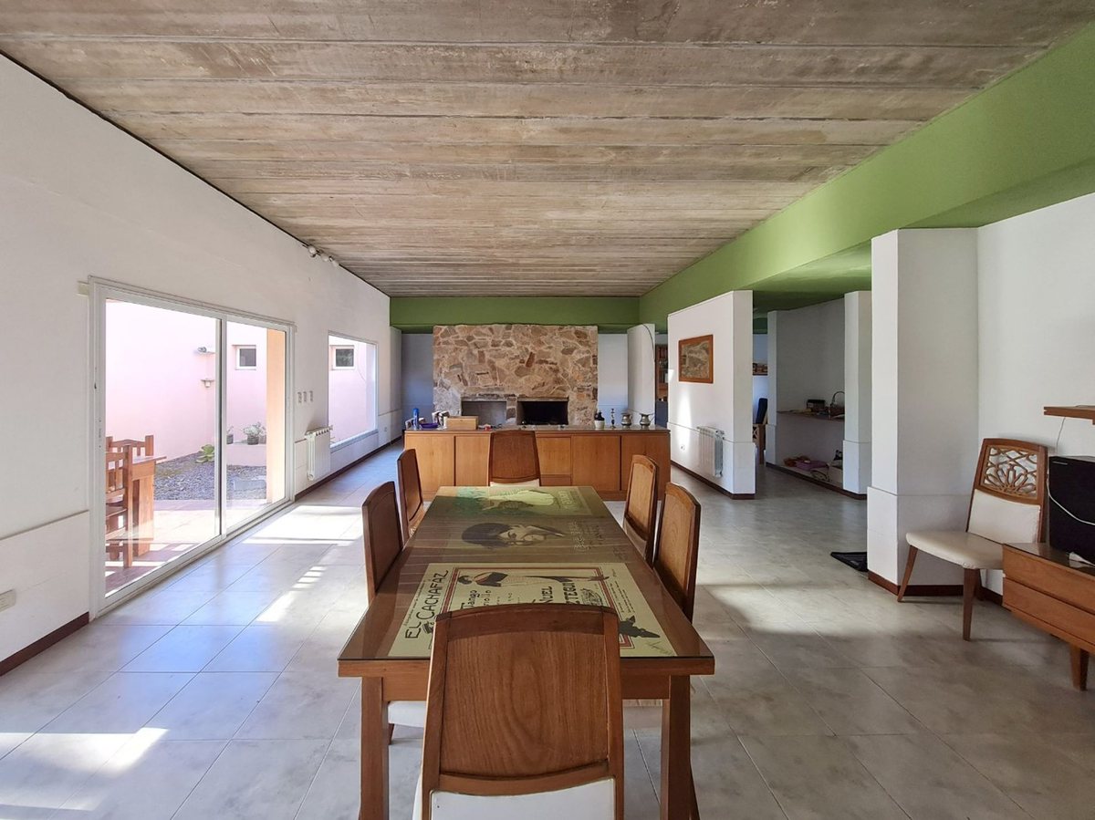 VENTA CASA 4 Amb GRAL LAS HERAS LOTE 1400m PERMUTA