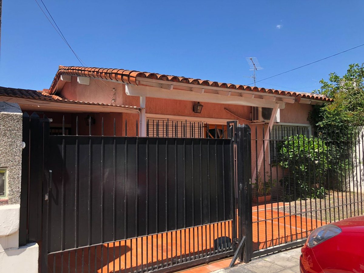 VENTA CASA 3 AMBIENTES en JOSE MARMOL- PERMUTA