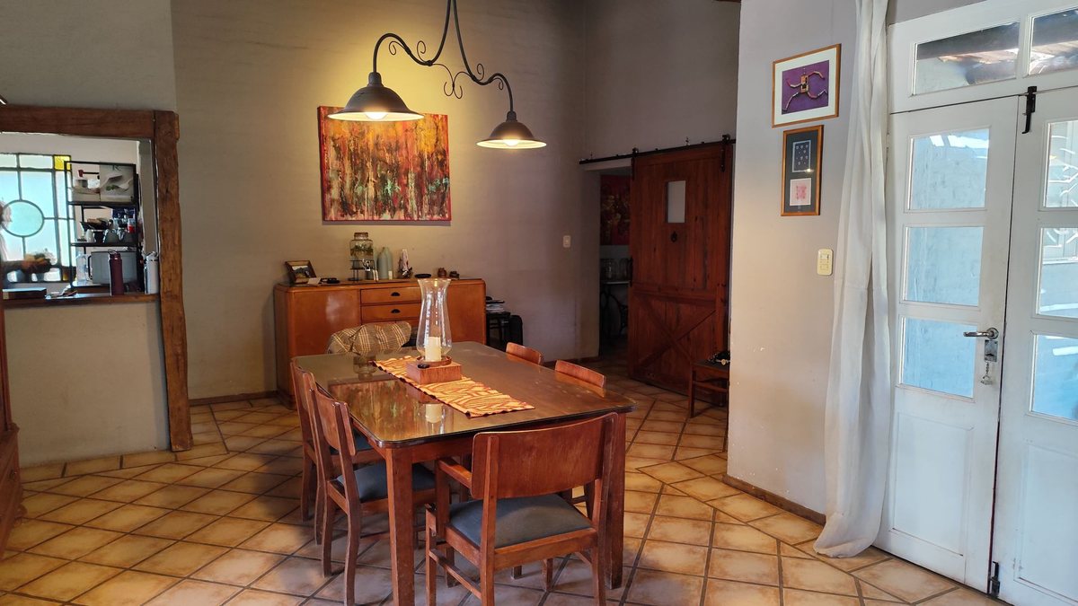 Venta de casa estilo campestre en barrio semipriv.