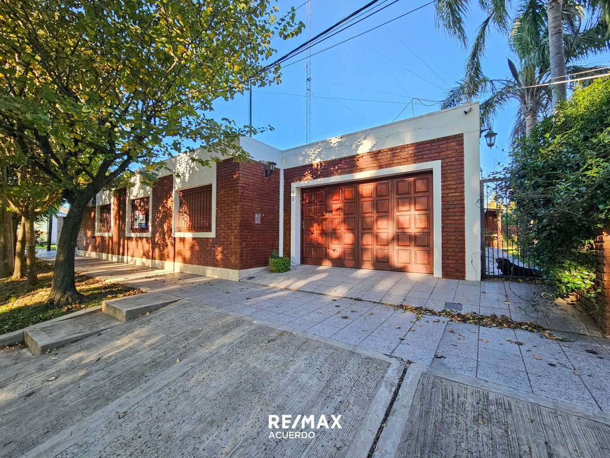 VENTA CASA 3 DORM.  EN EREZCANO