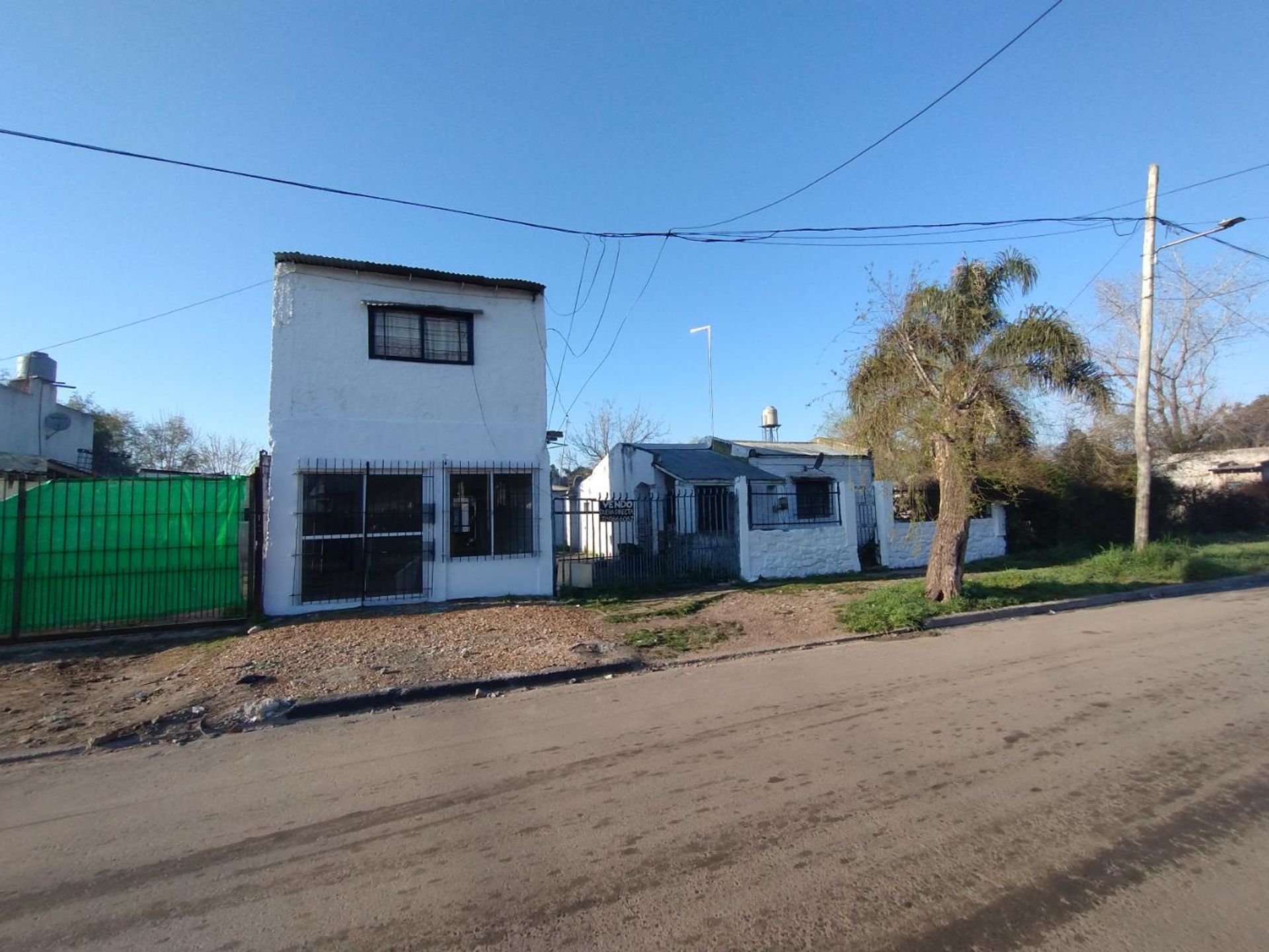 VENTA CASA MULTIFAMILIAR EN AMPLIO LOTE CLAYPOLE