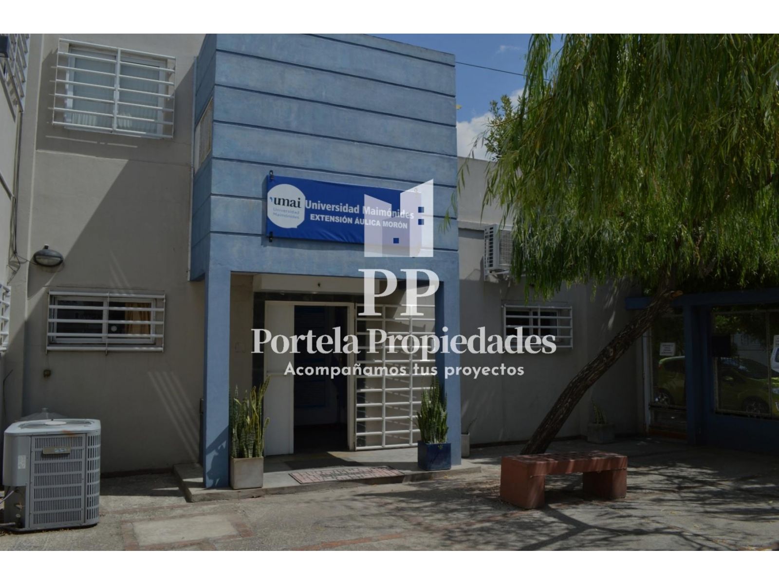 IMPORTANTE ESQUINA COMERCIAL