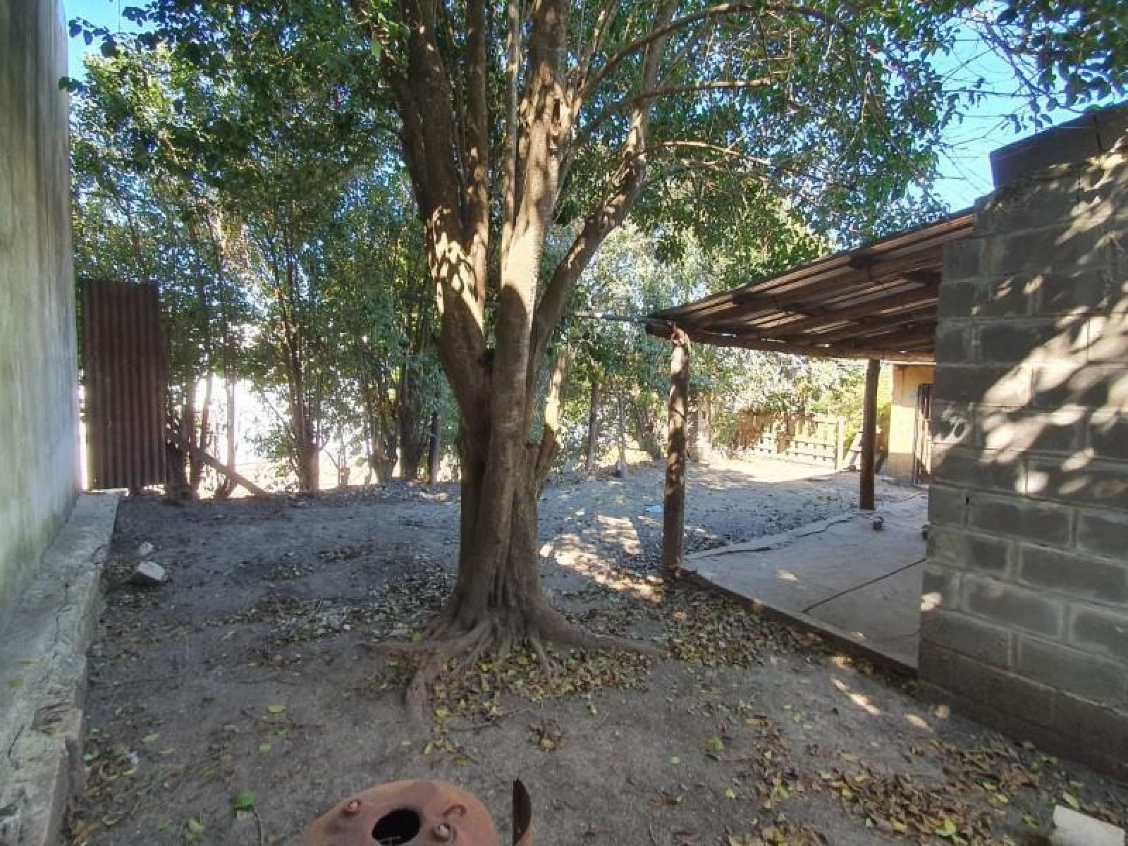 Casa De Dos Dormitorios, Con Terreno En Esquina. Sto Gomez  Y Viamonte