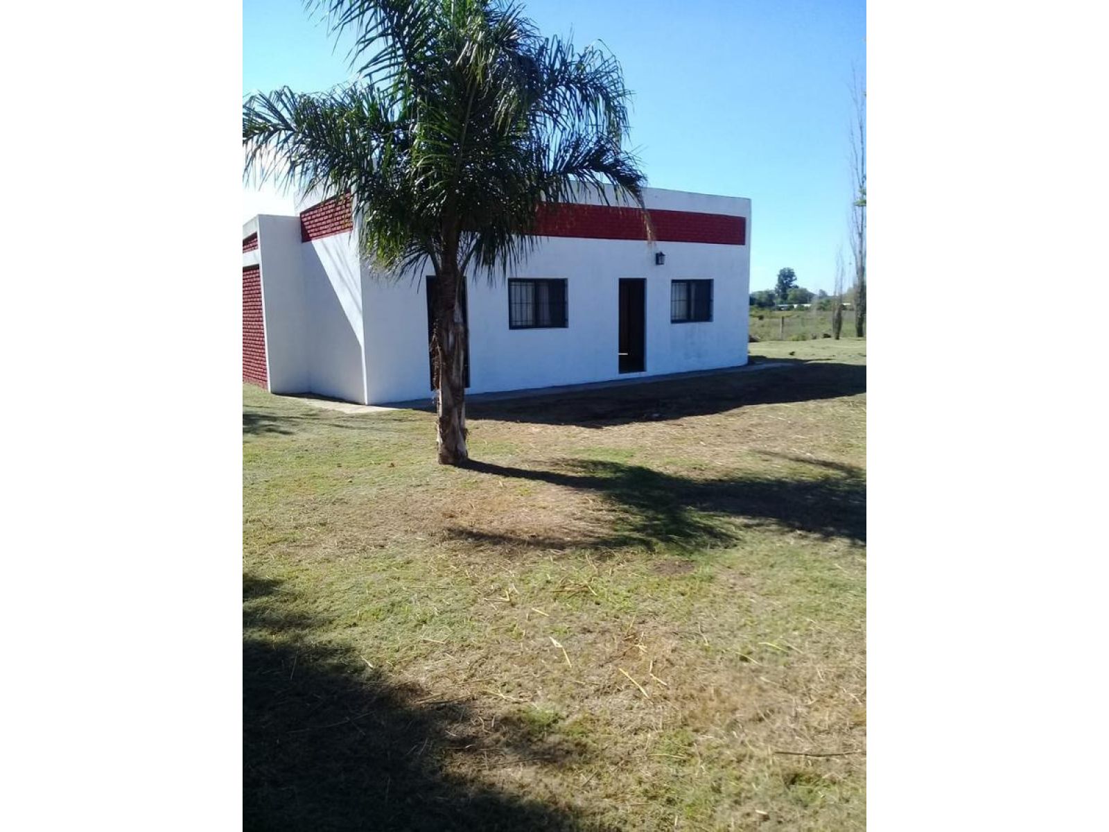 2 Casas De Un Dormitorio, Con Amplio Terreno Y Jardin