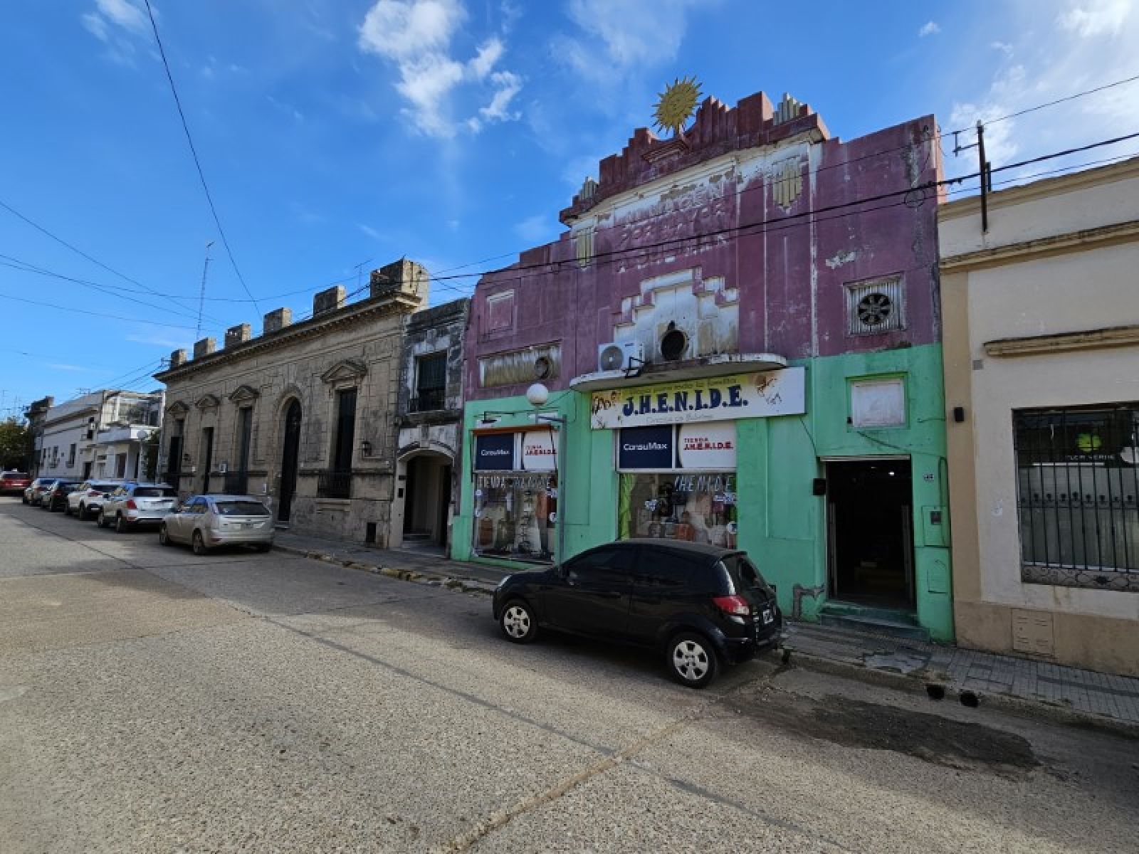 Local centrico, gran ubicacion y superficie