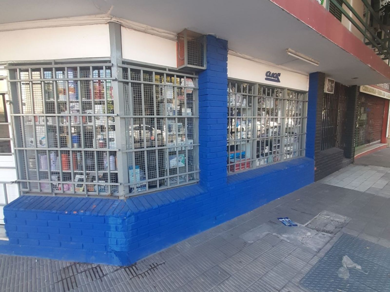 Venta complejo 3 deptos y 4 locales B° Alta Cordoba R Peña 1606