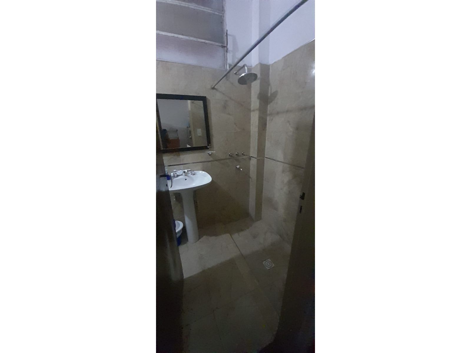 VENDO PROPIEDAD CON CASA LOCAL COMERCIAL Y GALPON