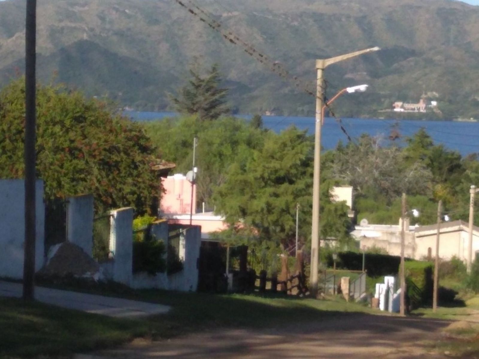 VENDO LOTE , A 10 MINUTOS DE CARLOS PAZ, BARRIO CERRADO &quot; VILLA LAGO AZUL&quot;