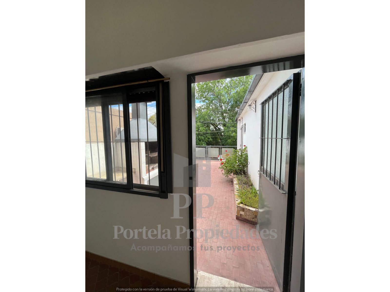 Venta en Block Local y Casa (1ª Piso) en Castelar Norte