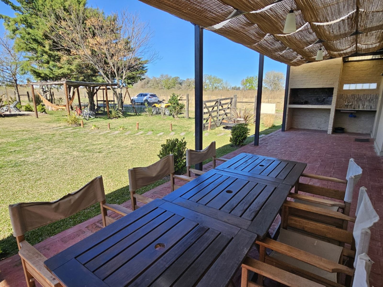 Casa quinta en Antelo amoblada de una habitación, parrillero, pileta y gran jardín parquizado