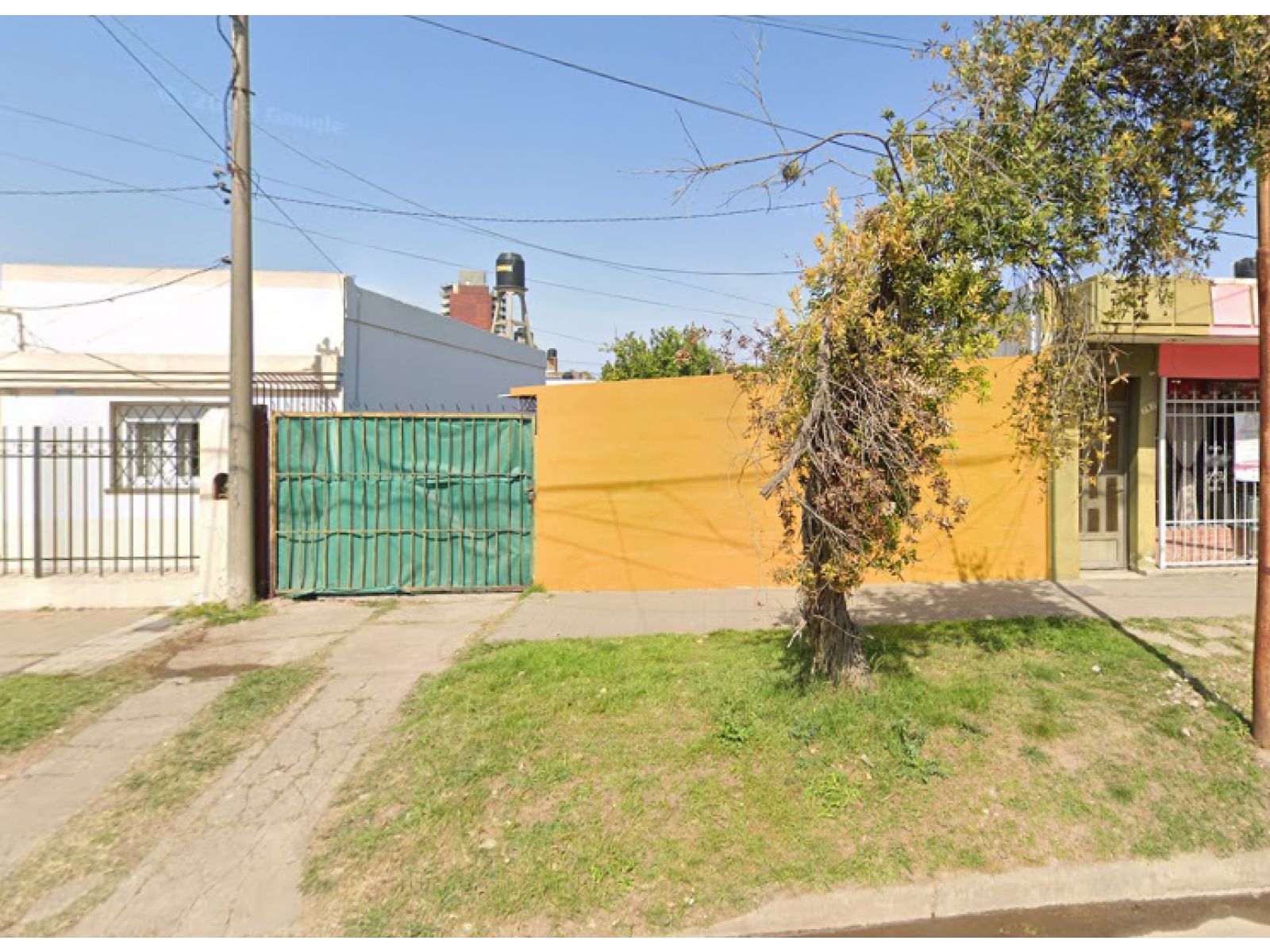 Terreno con 10 cocheras (alquiladas) - Alem al 700, San Lorenzo