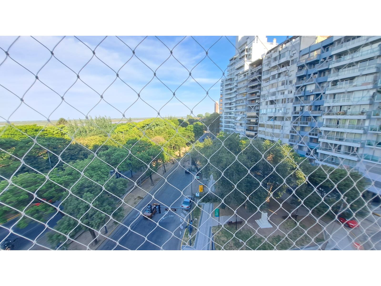 VENTA DEPARTAMENTO TRES DORMITORIOS CON COCHERA VISTA AL RIO