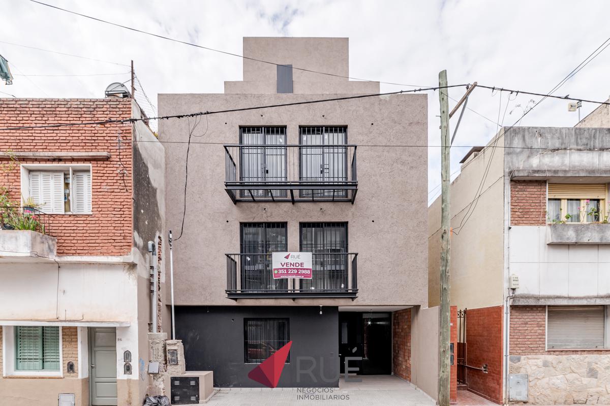 Departamento en venta de 1 dormitorio en Barrio Alberdi, patio y terraza. 48m2