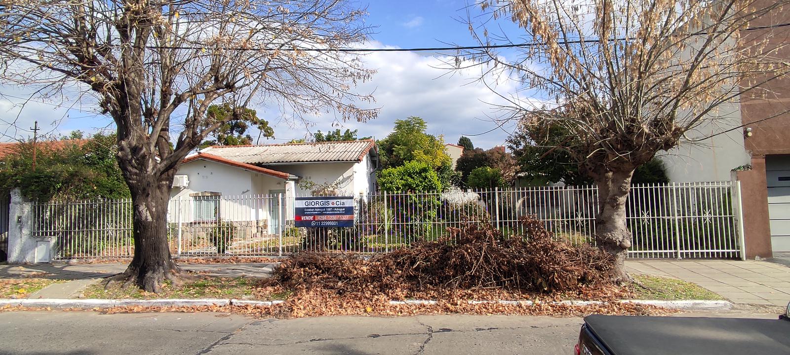 Casa a reciclar sobre un lote de 20 mts de frente