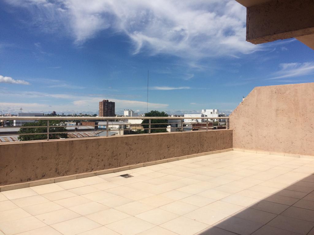 DPTO CON GRAN TERRAZA: 1 DORM - 9 De Julio al 2300  ALBERDI