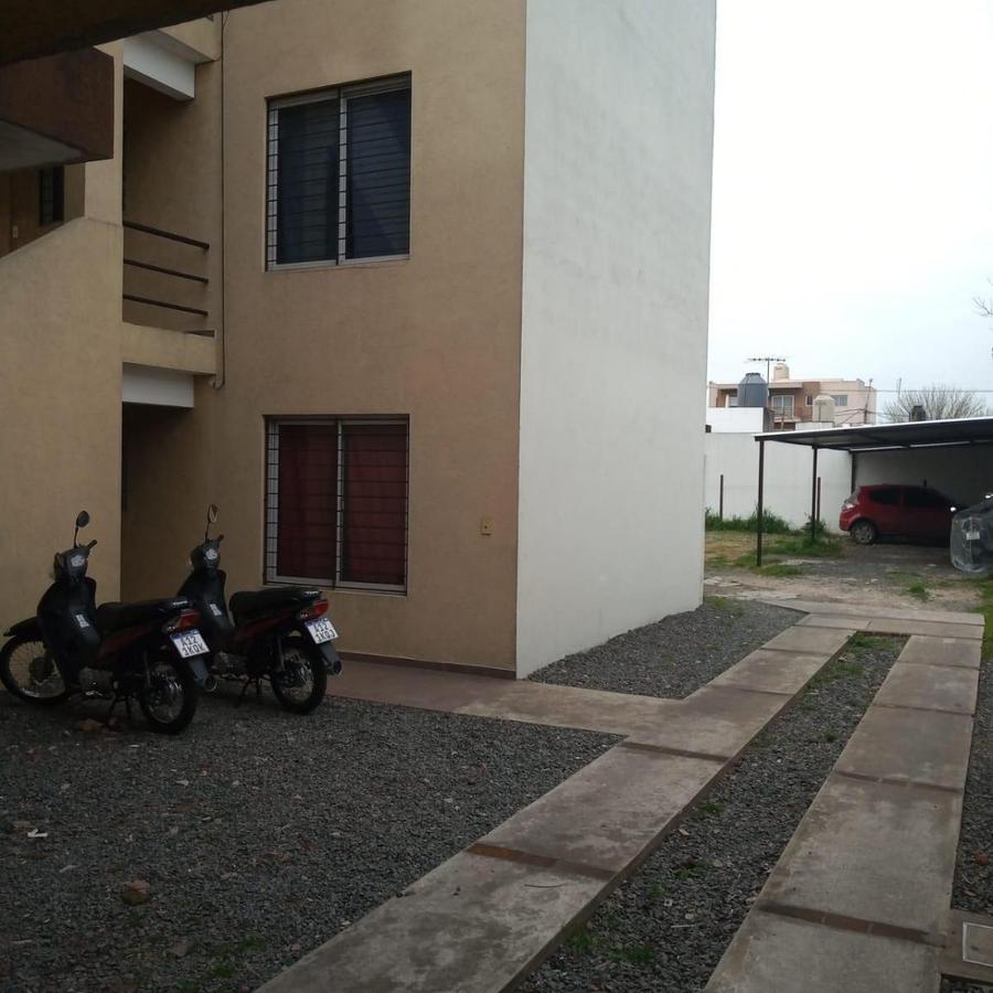 Venta Departamento de 2 ambientes con Cochera en Morón.