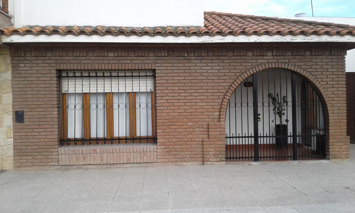 Casa en venta - 3 dormitorios 3 baños - 100mts2 - Necochea