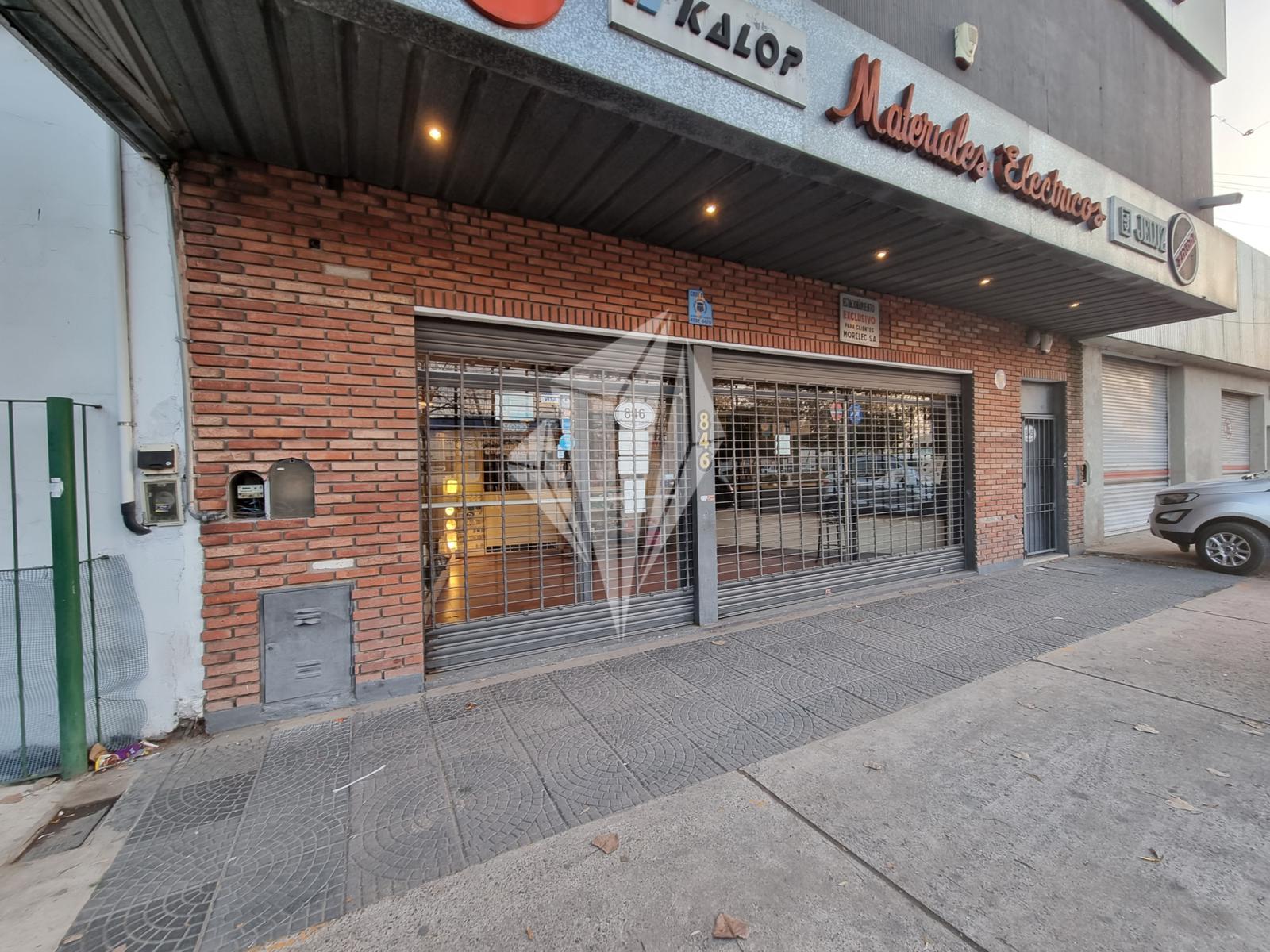 VENTA LOCAL CON DEPÓSITO EN BERNAL OESTE. QUILMES