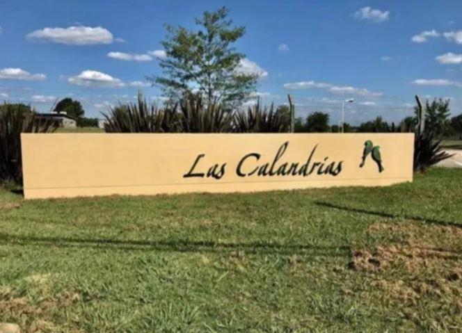 Oportunidad. Lote en venta en Barrio Las Calandrias