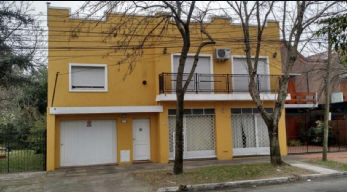 Casa en venta en Merlo Centro  3 Ambientes Cochera