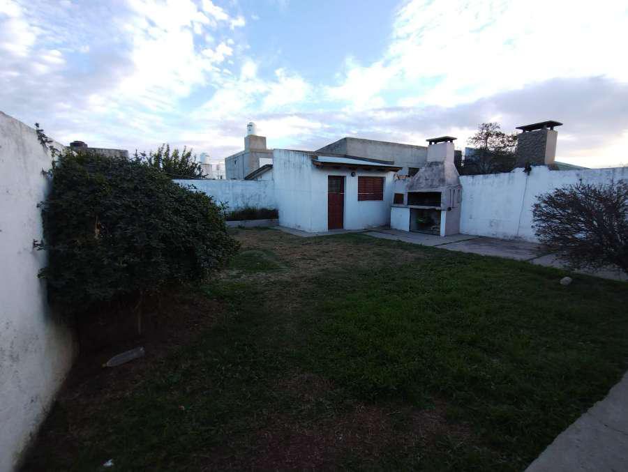 Casa en venta - 3 Dormitorios 2 Baños - Cocheras - Río Cuarto, Córdoba