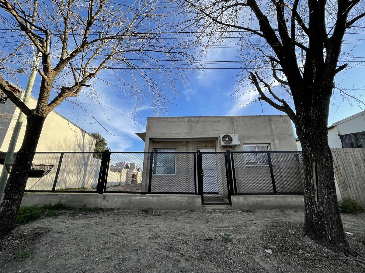 Casa con Cancha de Futbol 5 en Colon Entre Ríos