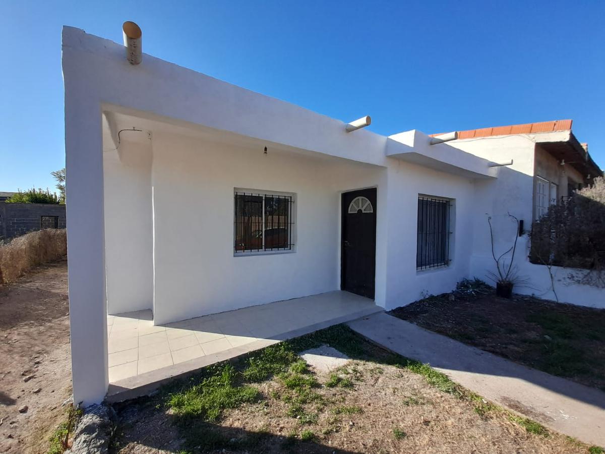 OPORTUNIDAD - CASA 2 DORM.  A UNA CUADRA RUTA E53  - EXCELENTE VISTA