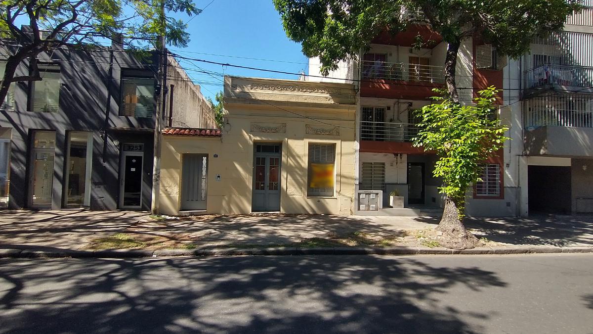 Casa a reciclar con espacio aéreo y posibilidad de construir Luis Agote