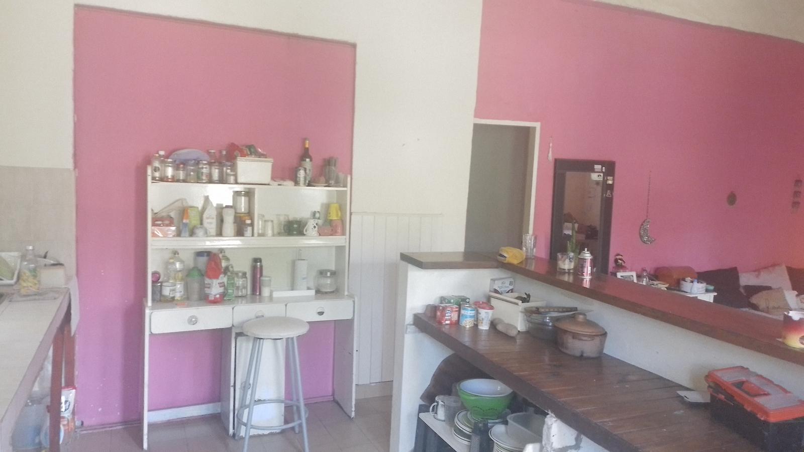 CASA EN ESQUINA CON POSIBILIDAD A RECICLAR O APROVECHAR TERRENO ALEDAÑA A MANZANAS LOTEADAS PARA INICIO DE BARRIO, EN CONTINUO CRECIMIENTO.