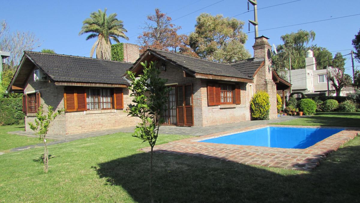 Casa Quinta de 4 ambientes con Pileta