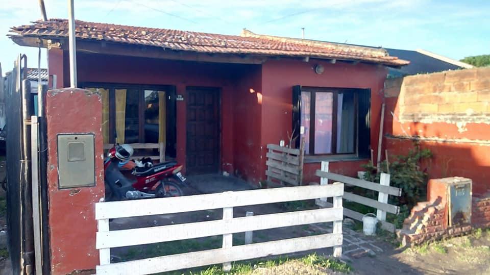 Casa Venta - 2 dormitorios 1 baño - 60mts2 - Galpón 90mts2 - 300mts2 totales - Necochea