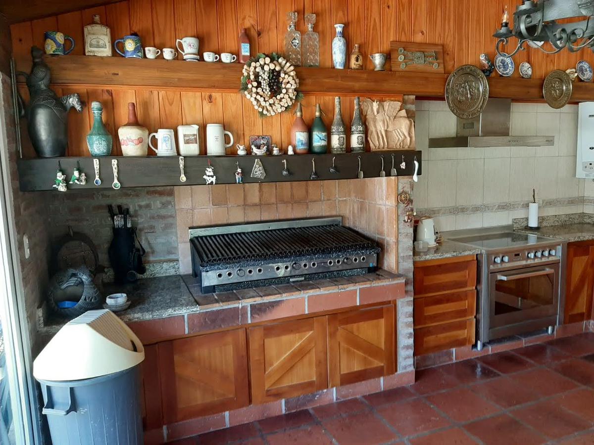 OPORTUNIDAD CASA UNICA EN VENTA EN COSQUIN!