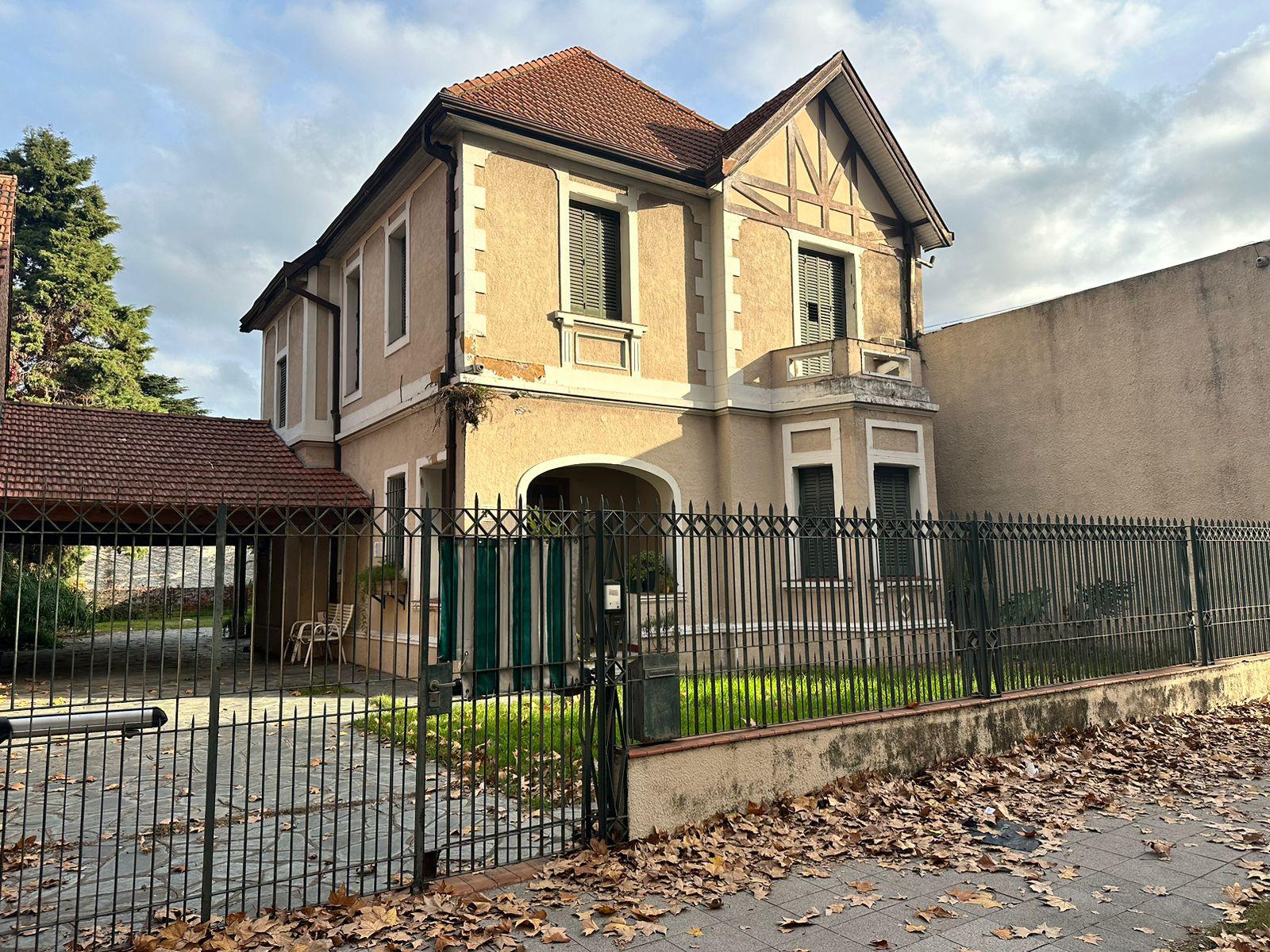 Casa en Lomas de Zamora de estilo ingles