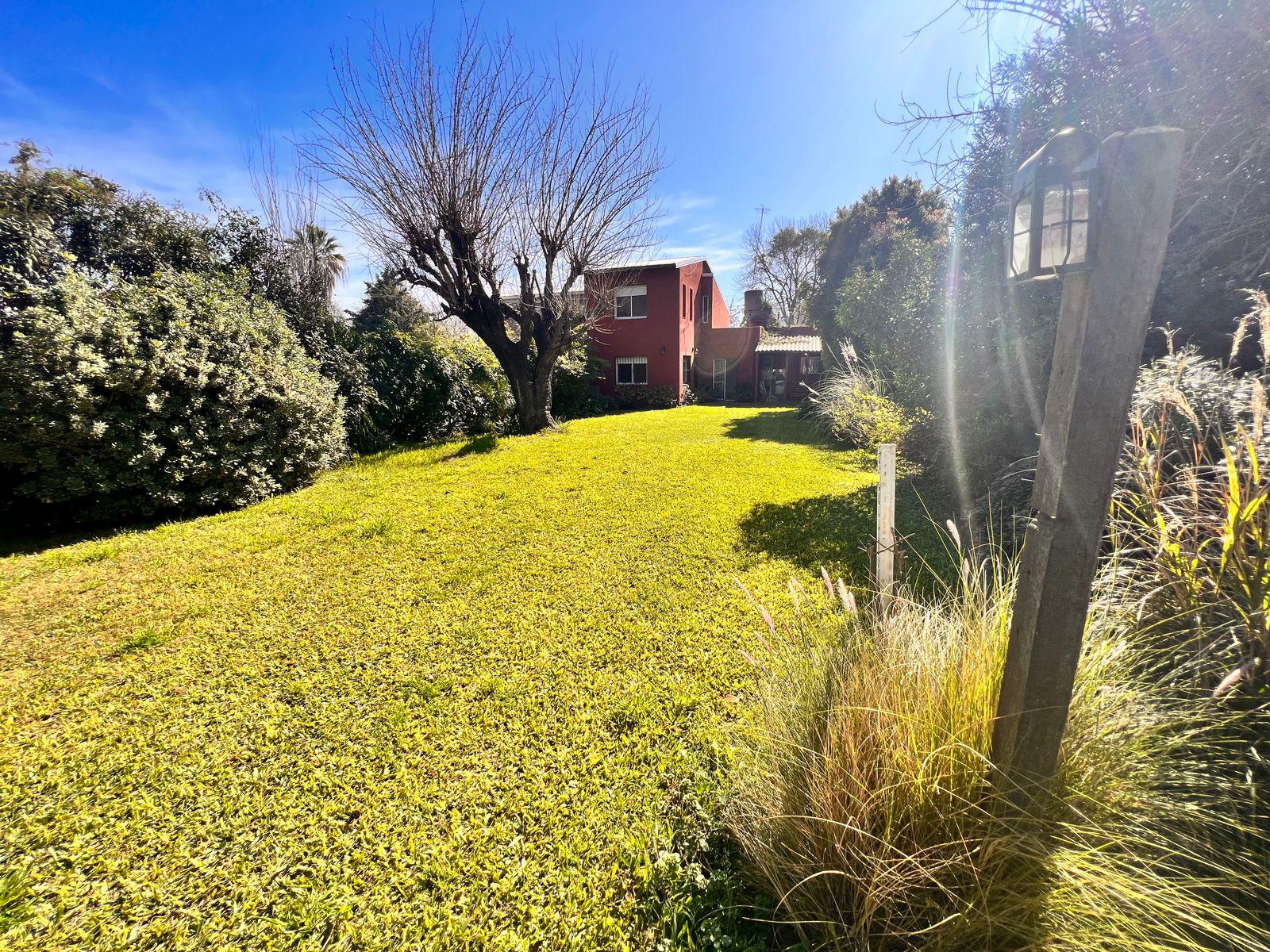 Casa con fabuloso jardin